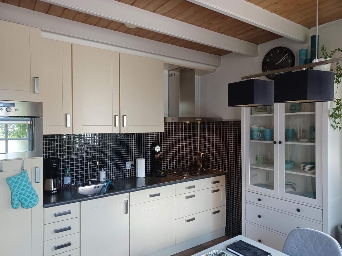 Karakteristiek Huis In Centrum Winsum Met Nieuwe Badkamer Luaran gambar